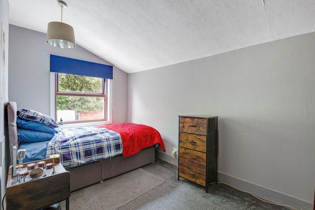 Property photo 3 of 15 10-6086Jhpropworld - 23 Whateley Road - 40-Medium.