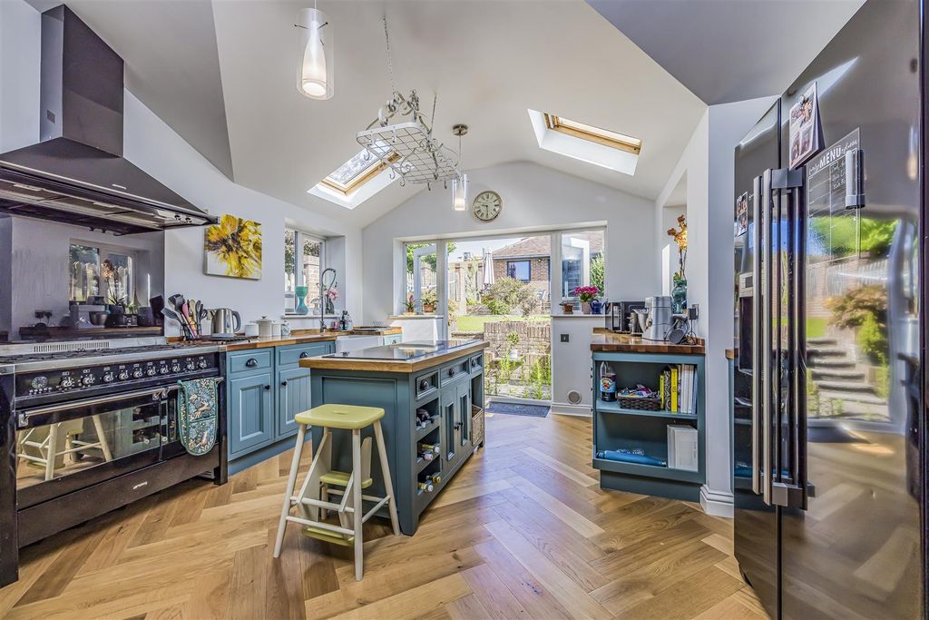 Property photo 2 of 28 87 Woodfield Avenue, Drayton-Porticomarketing-Sold