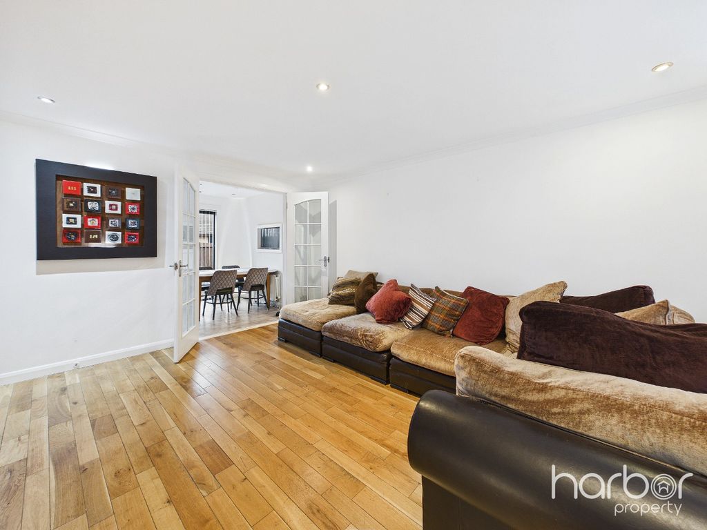 Property photo 2 of 17 4579013