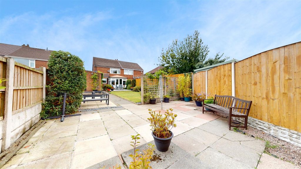 Property photo 2 of 34 Broadway Rear Garden
