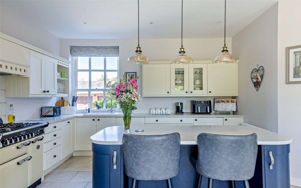 Property photo 3 of 24 Kitchen