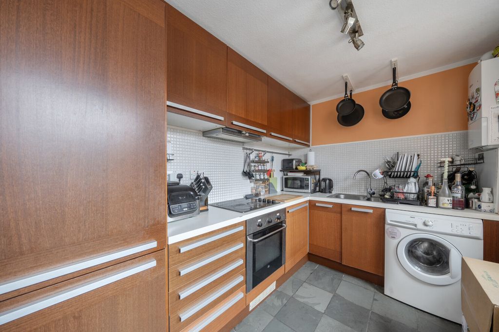 Property photo 3 of 15 1424705-11-69Aaa7...