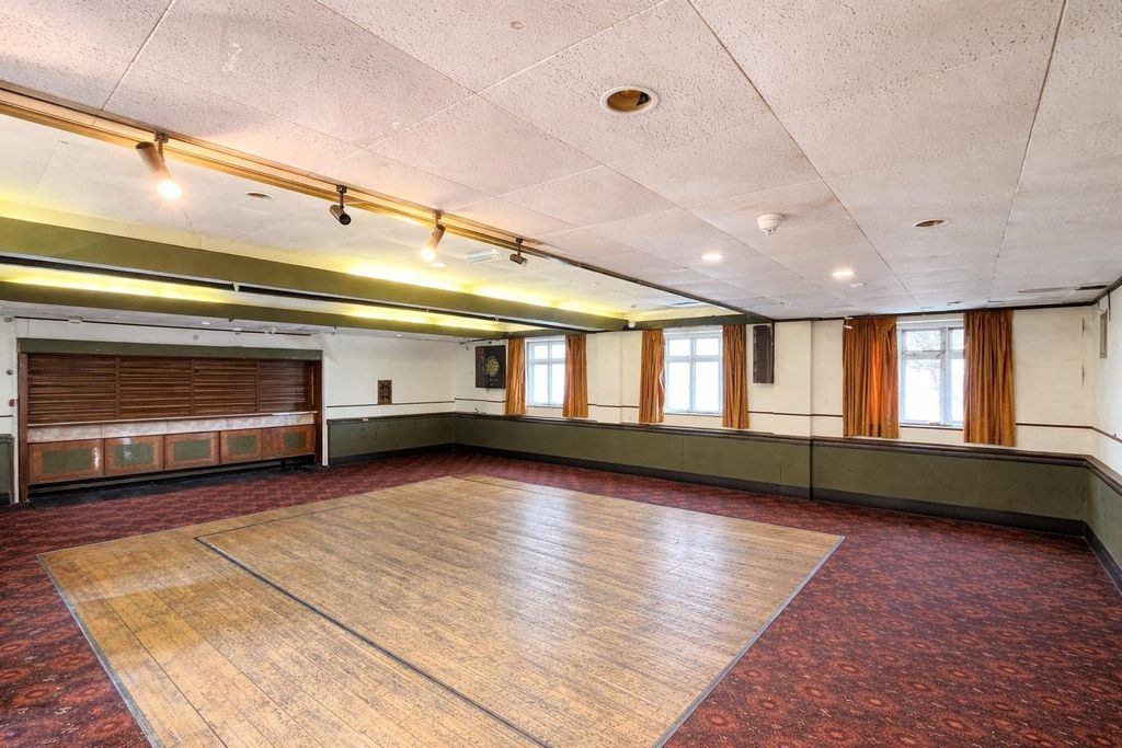 Property photo 2 of 12 Picture No. 11