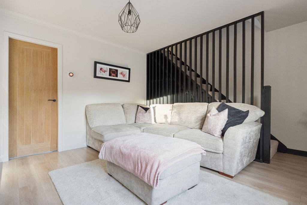 Property photo 3 of 27