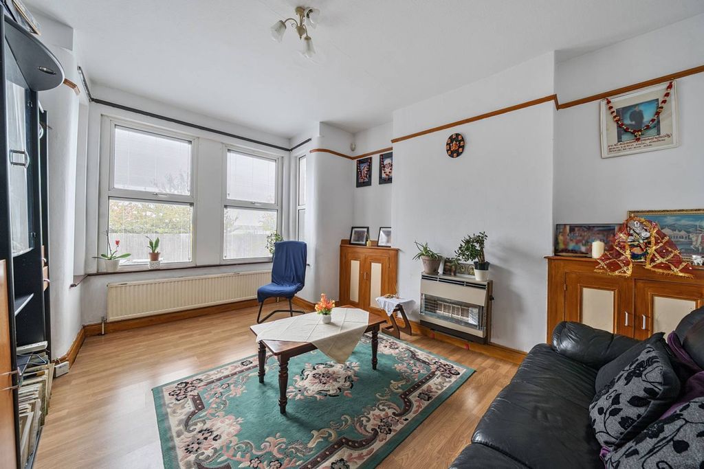 Property photo 2 of 8