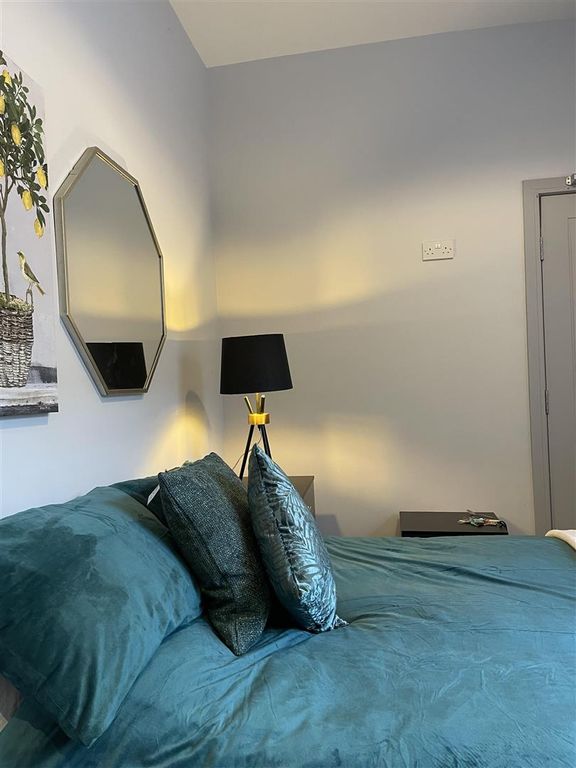 Property photo 3 of 11 Room2Hollins5.Jpg