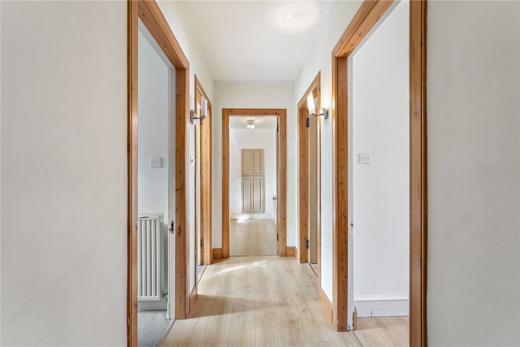 Property photo 3 of 20 646 Holburn Street