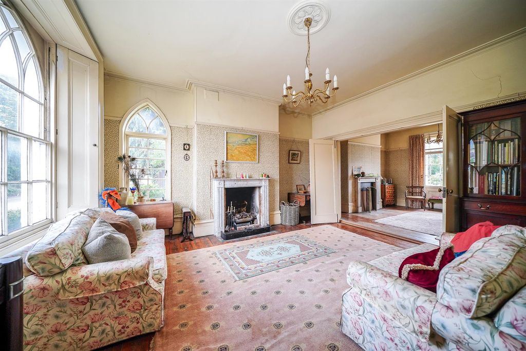 Property photo 2 of 35 176-London-Road-1021.Jpg