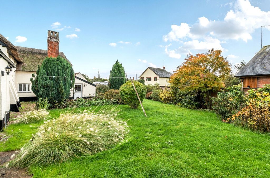 Property photo 2 of 17 Garden