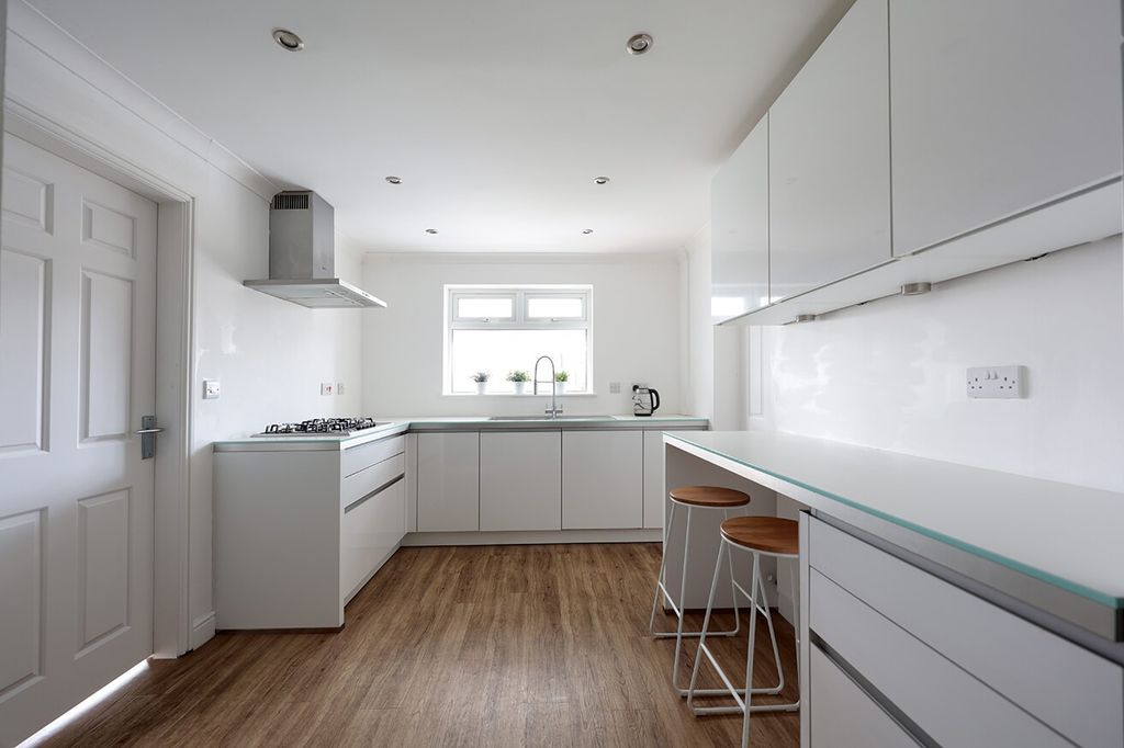 Property photo 3 of 31 4798876