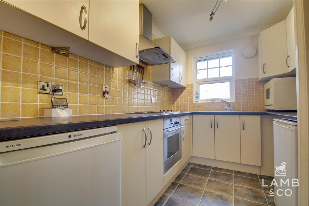 Property photo 2 of 8 Kitchen