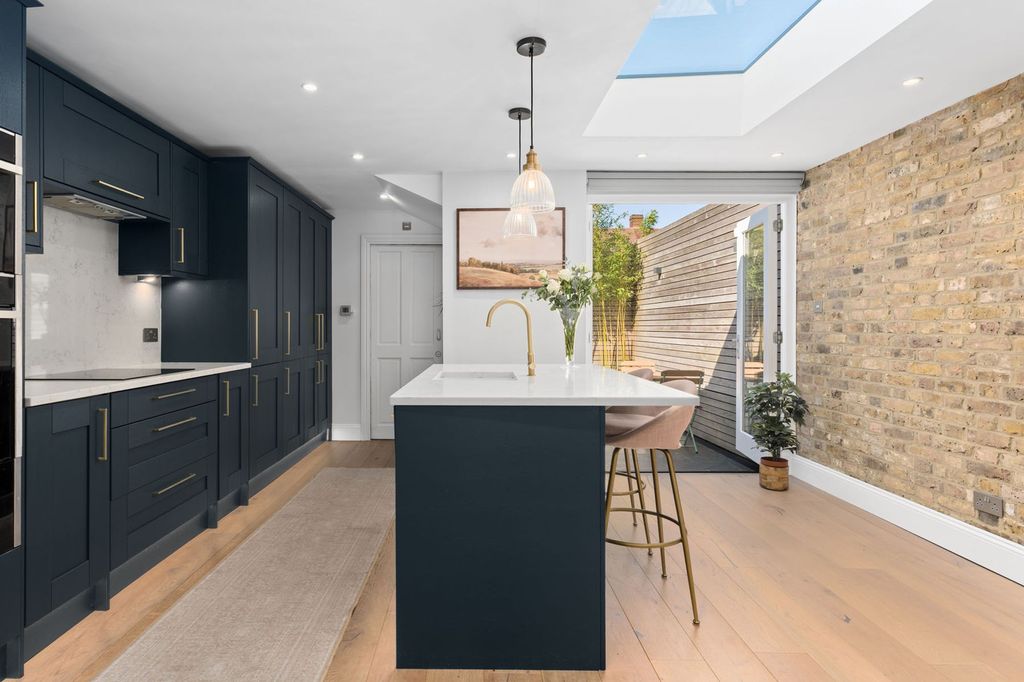 Property photo 3 of 21