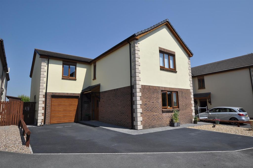 Property photo 1 of 32