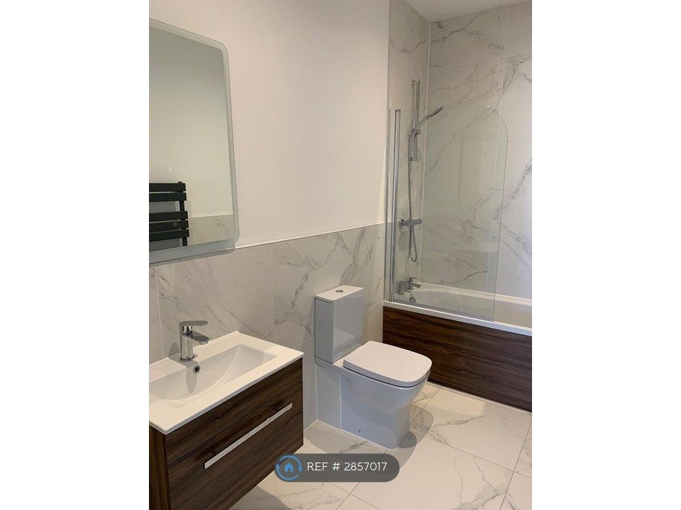 Property photo 3 of 12 High Quality Bathroom Suite With Shower Over