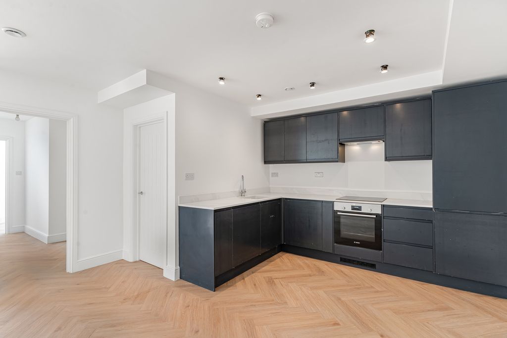 Property photo 2 of 33 Reception/Kitchen