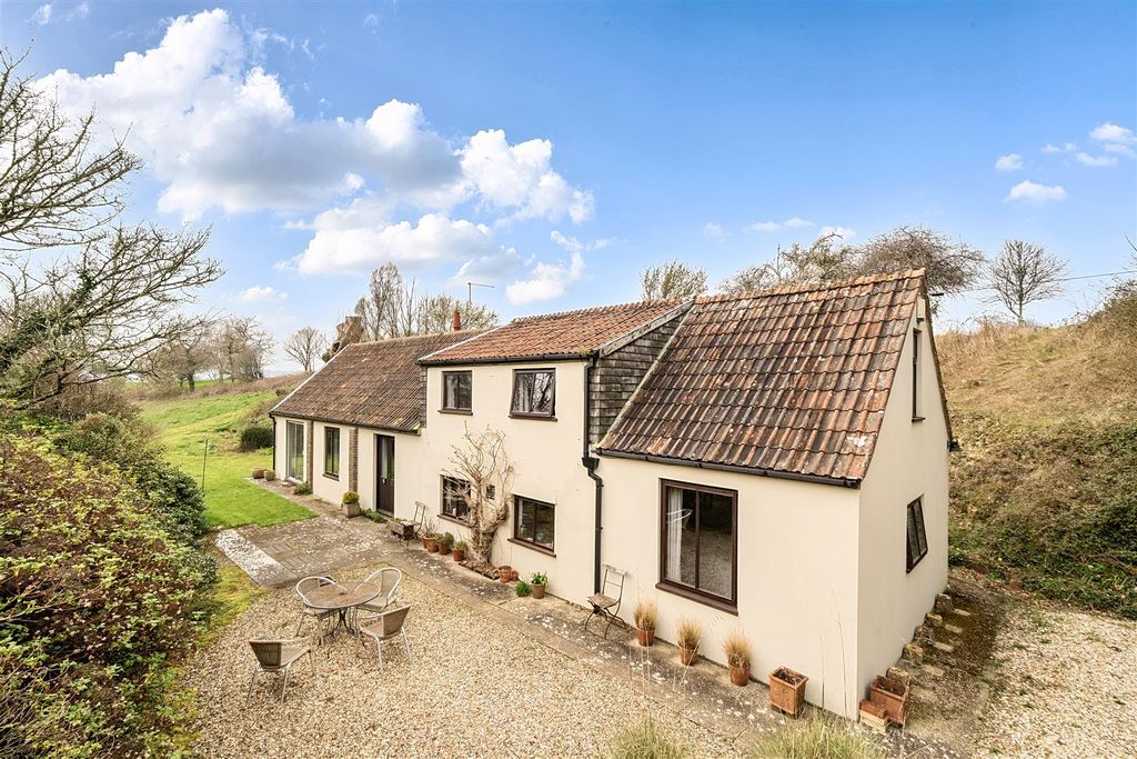 Property photo 1 of 22 Abbots Hide