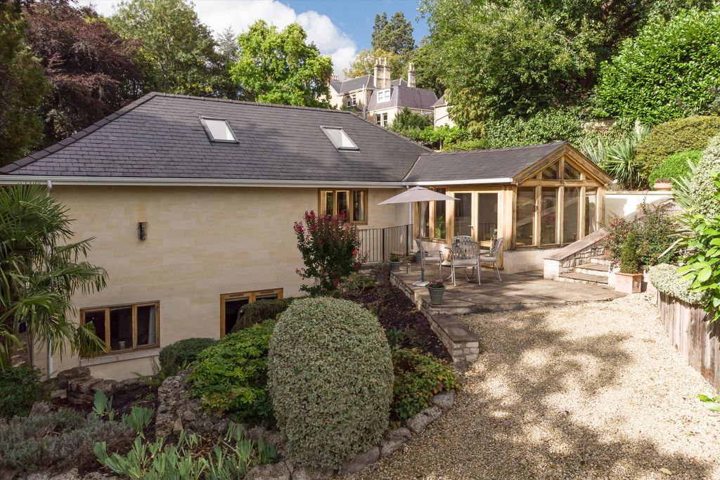 Property photo 3 of 28 Image