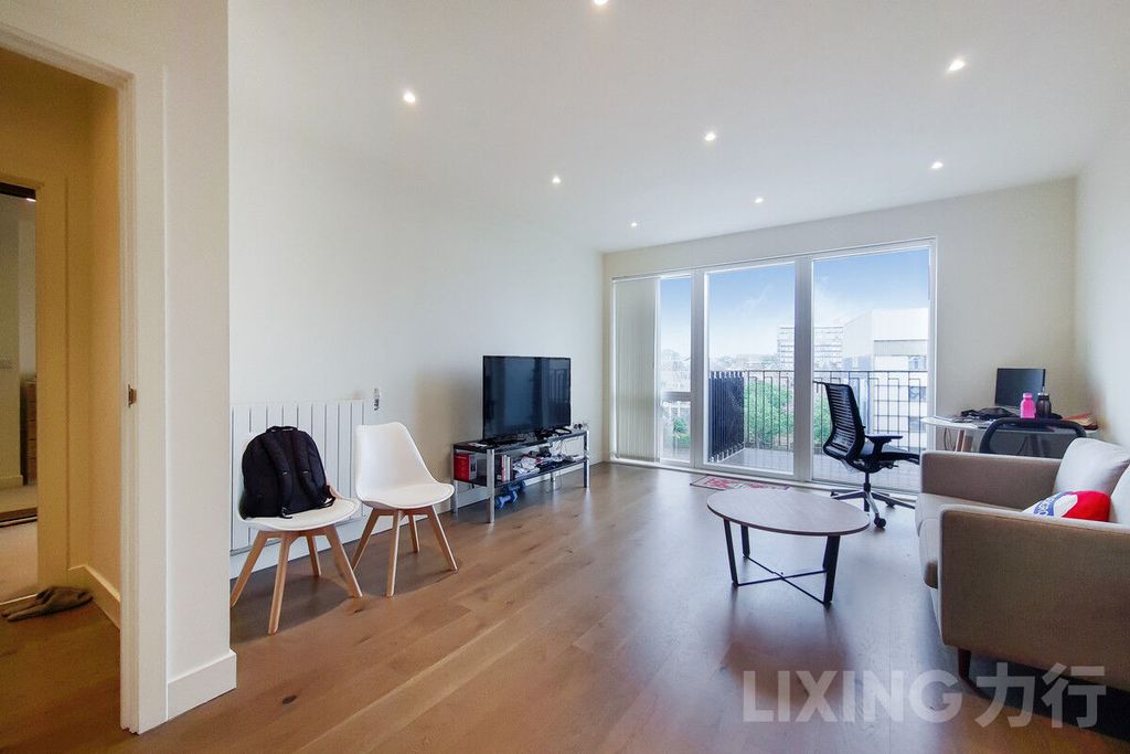 Property photo 2 of 11