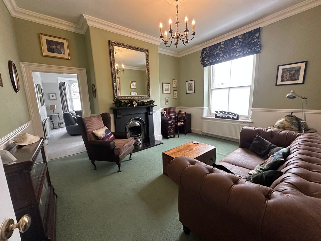 Property photo 2 of 19 Copyright Ninalubman.Com