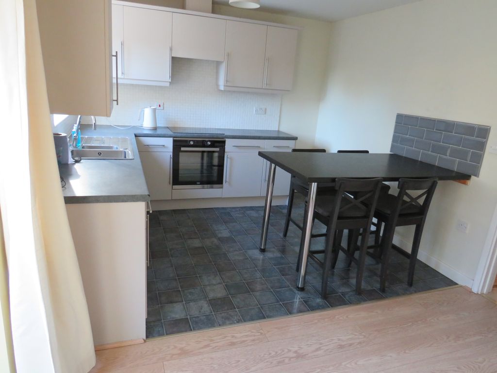 Property photo 2 of 11 Kitchen