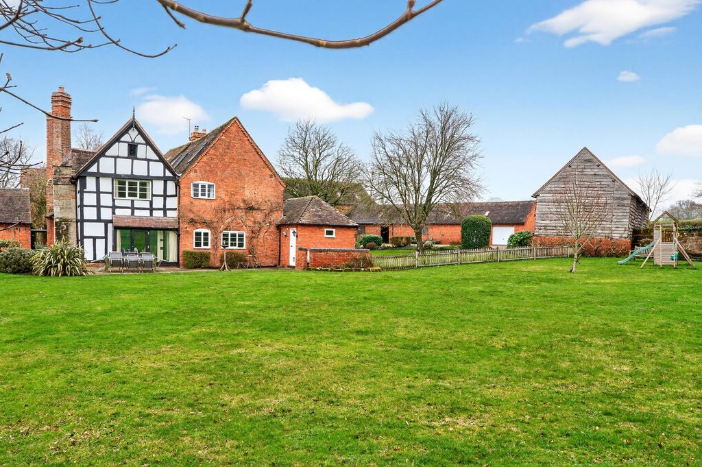 Property photo 2 of 32