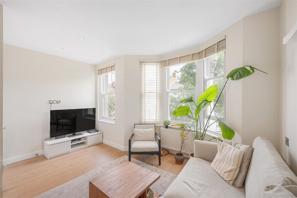 Property photo 3 of 12 Top Floor 20 Glenrosa Street-3.Jpg