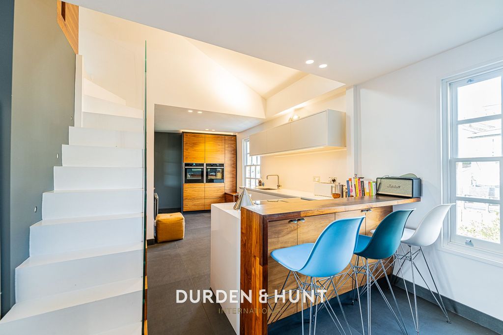 Property photo 2 of 42