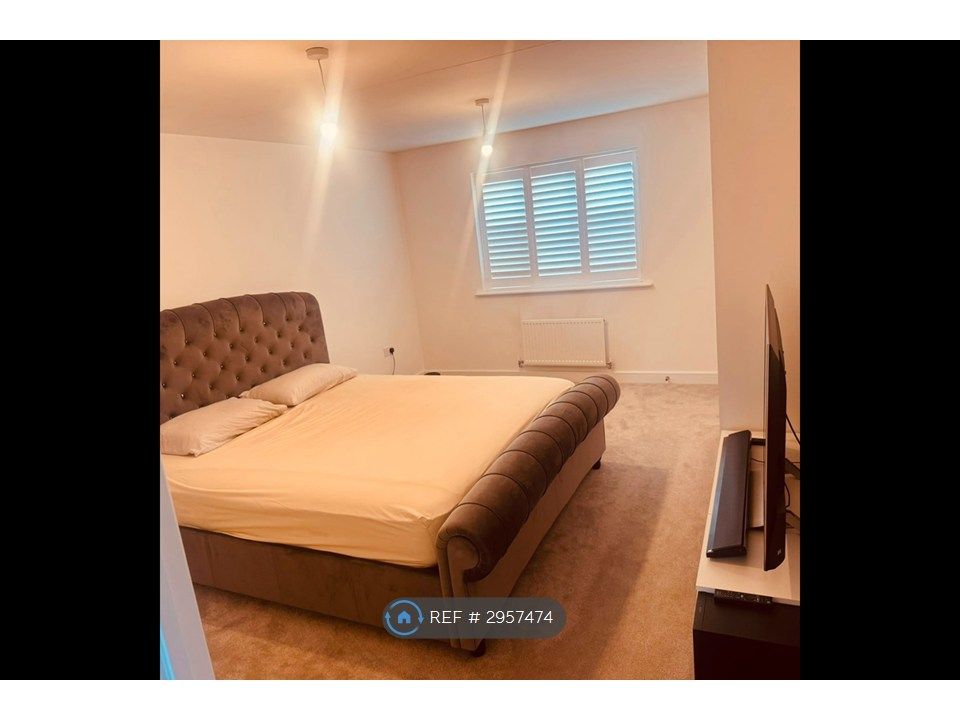 Property photo 1 of 6 Bedroom