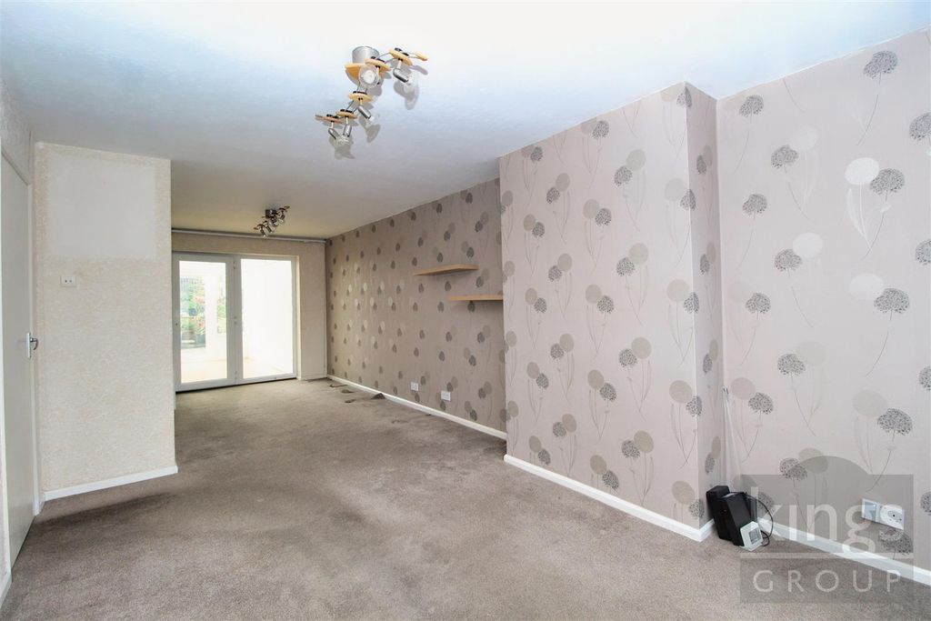 Property photo 2 of 14 Lounge / Diner