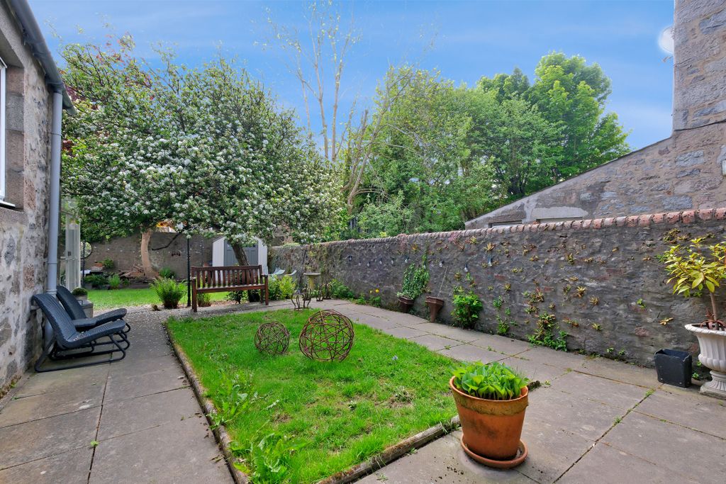 Property photo 3 of 25