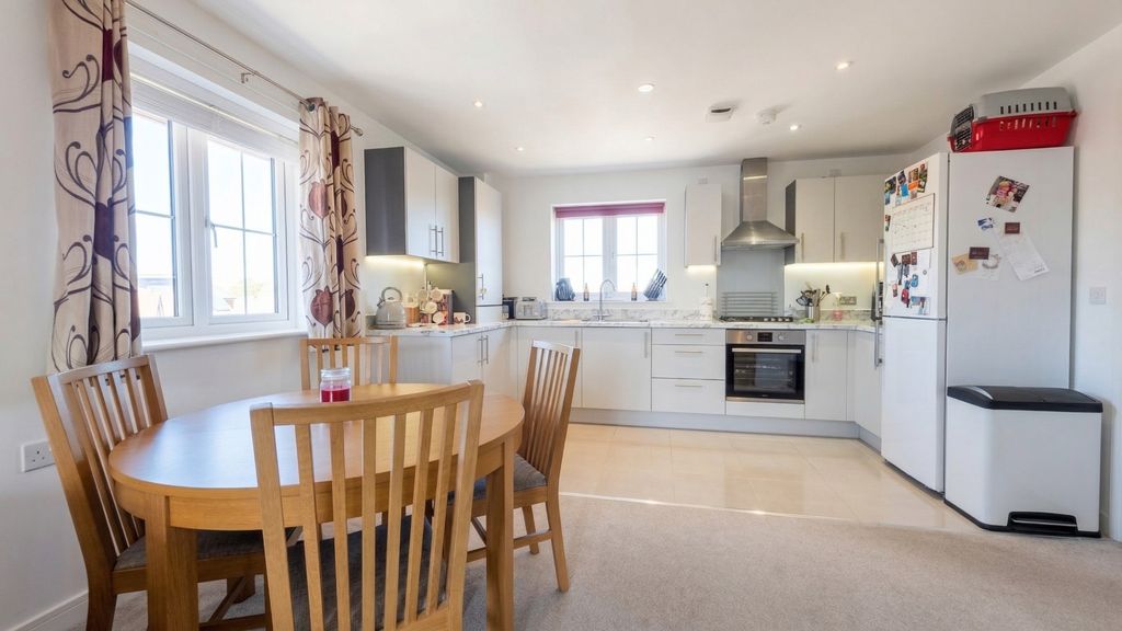 Property photo 2 of 10 5039075