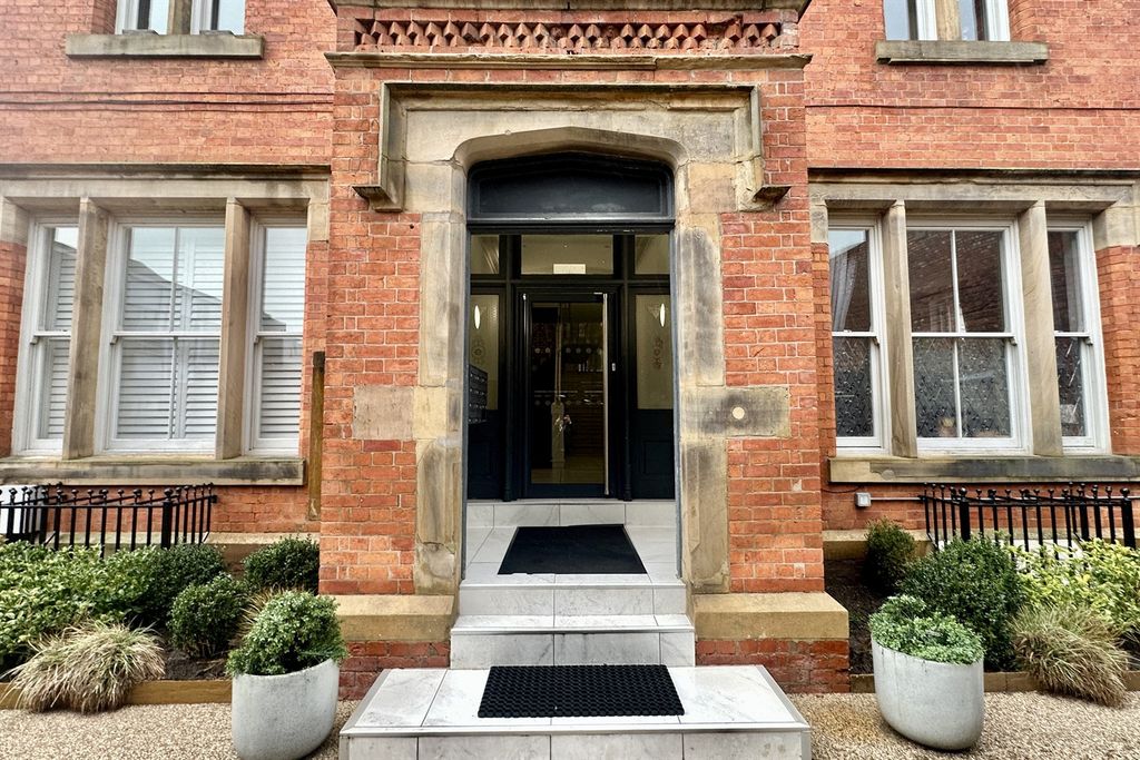 Property photo 1 of 10 (Main)