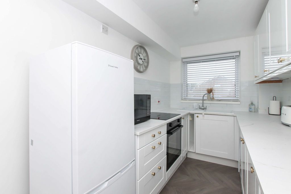 Property photo 3 of 9 Photo 1