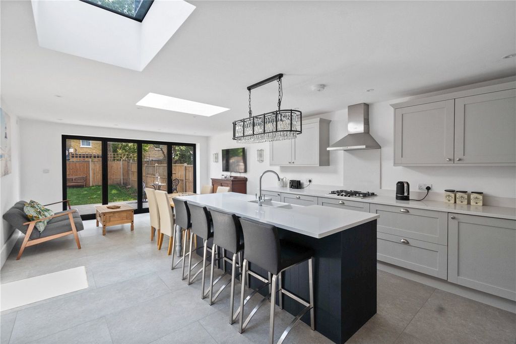 Property photo 1 of 17 Kitchen