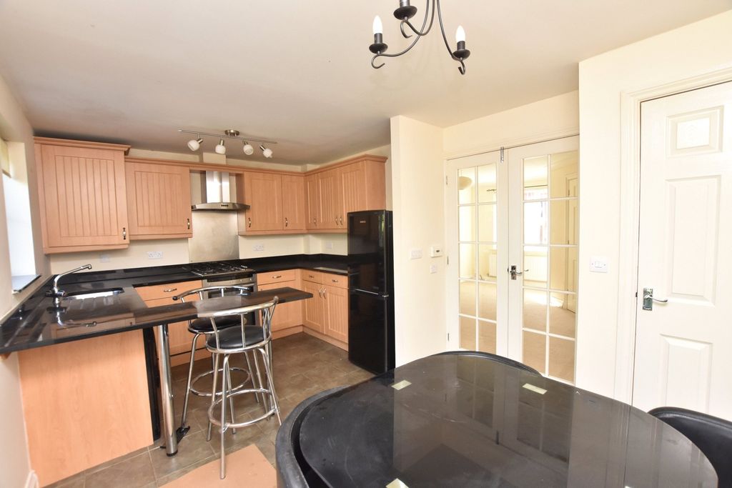 Property photo 2 of 12 Kitchen/ Dining Room