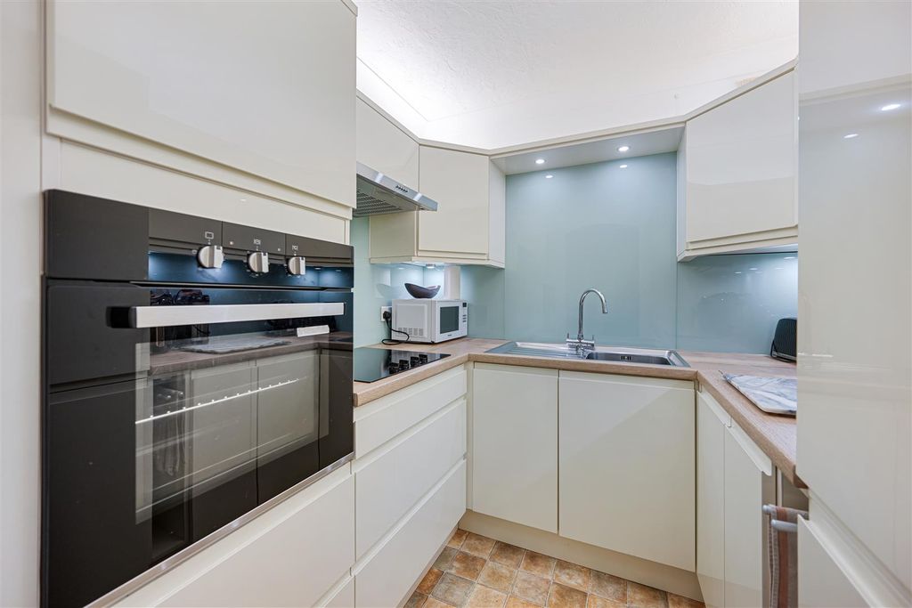 Property photo 3 of 21 Kitchen