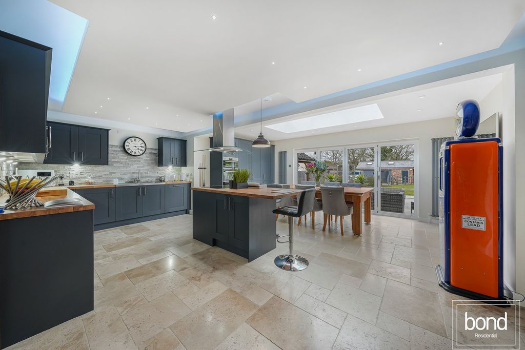 Property photo 3 of 21