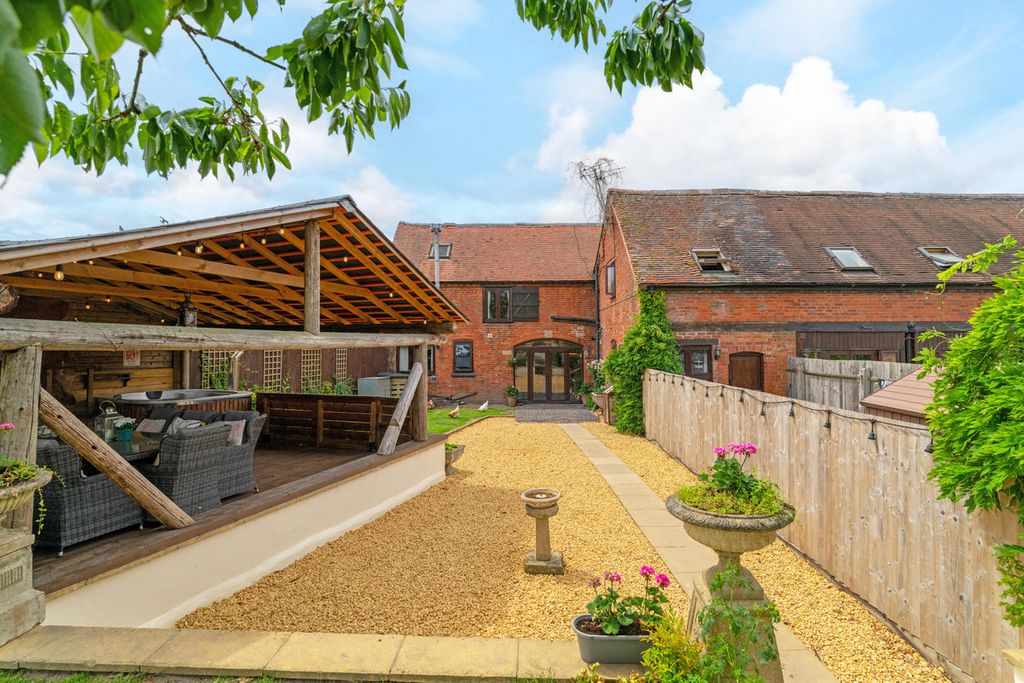 Property photo 2 of 31