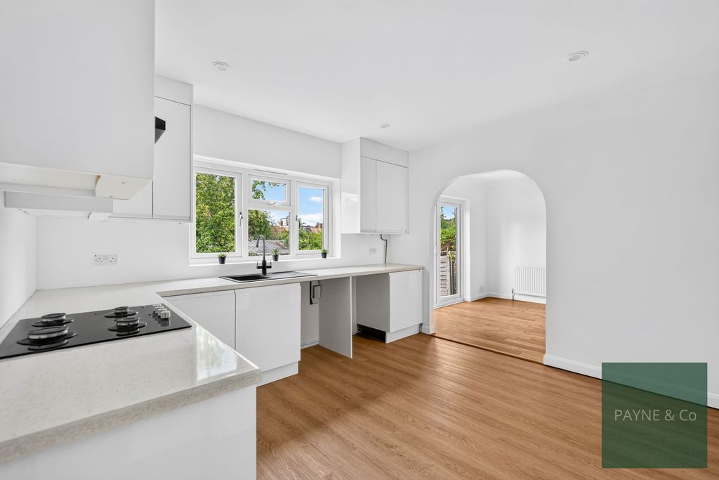 Property photo 2 of 30