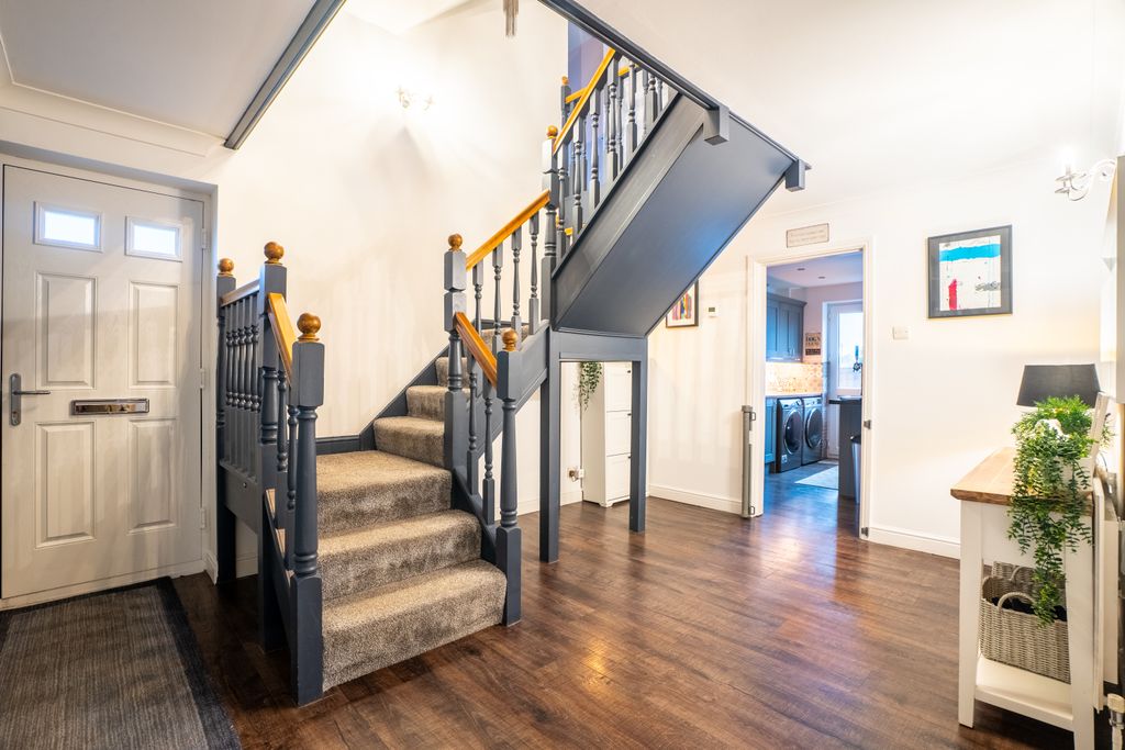 Property photo 3 of 49 Delquinta5