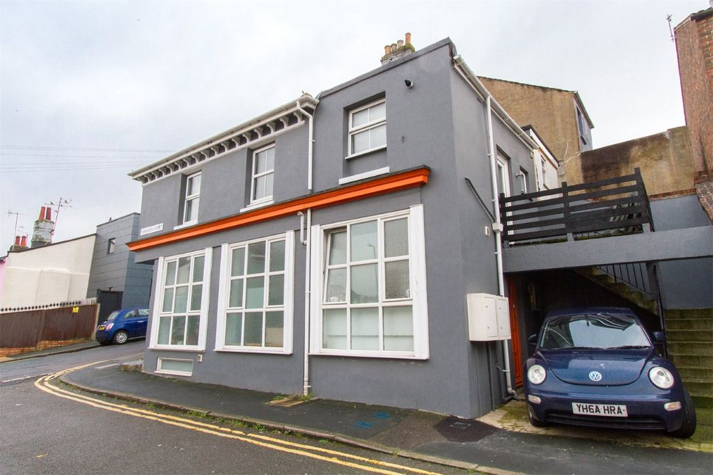 Property photo 1 of 9 Picture No. 17