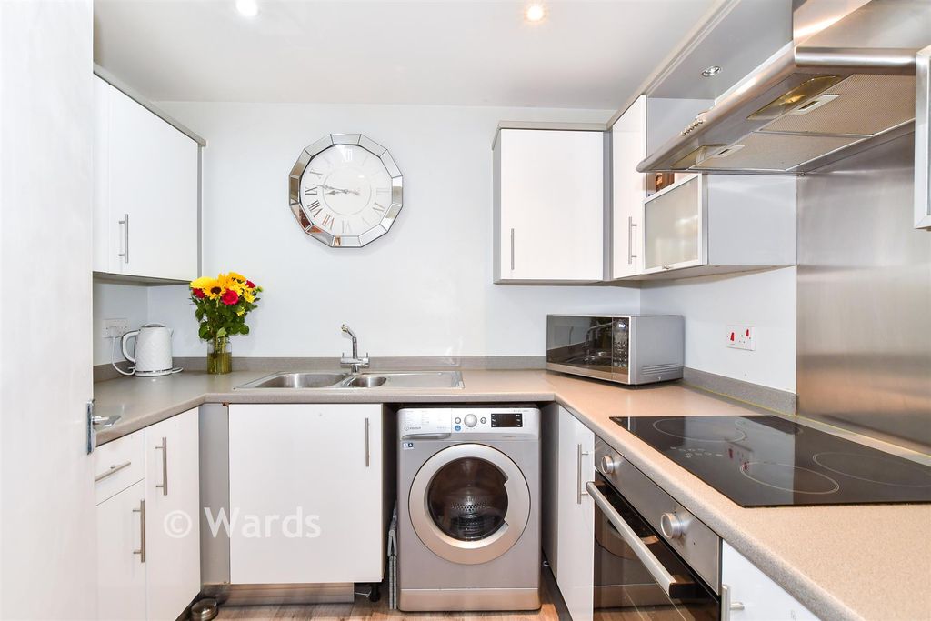Property photo 3 of 6 Kitchen