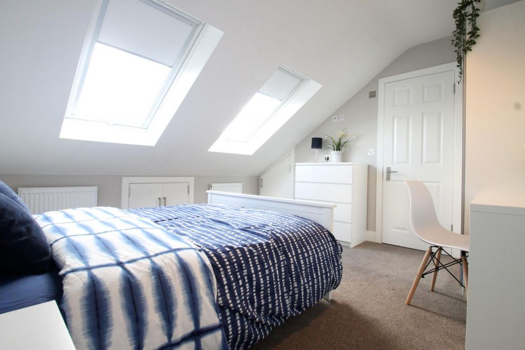 Property photo 2 of 14 Room 6 With En Suite