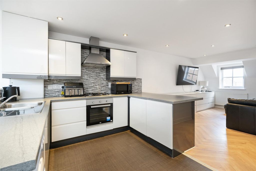 Property photo 3 of 9 Flat 2 Croft House_4.Jpg