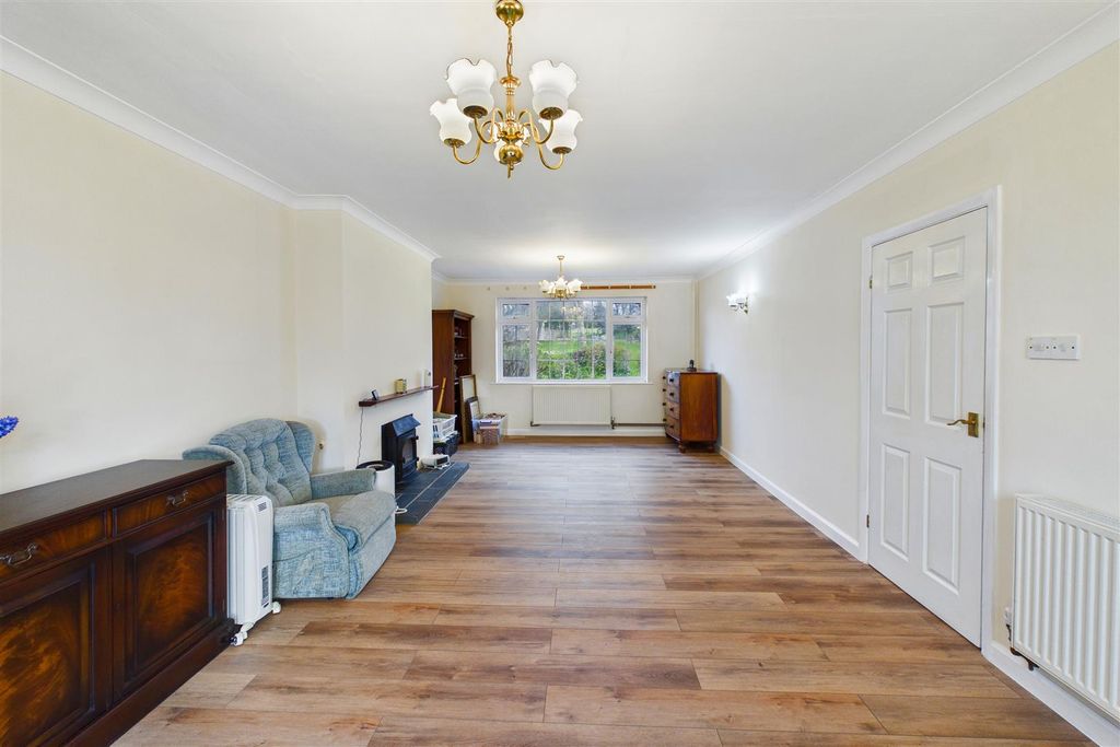 Property photo 3 of 29 Lounge