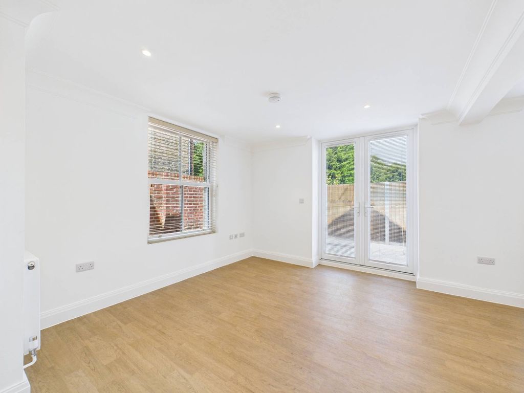 Property photo 3 of 10 4373652