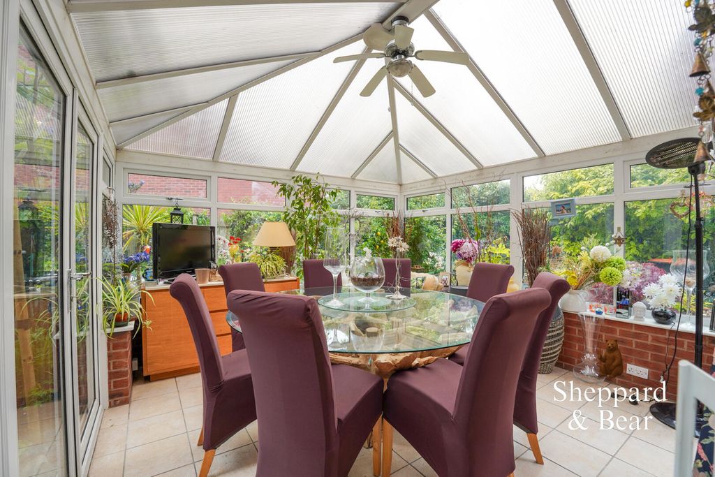 Property photo 2 of 31 Conservatory
