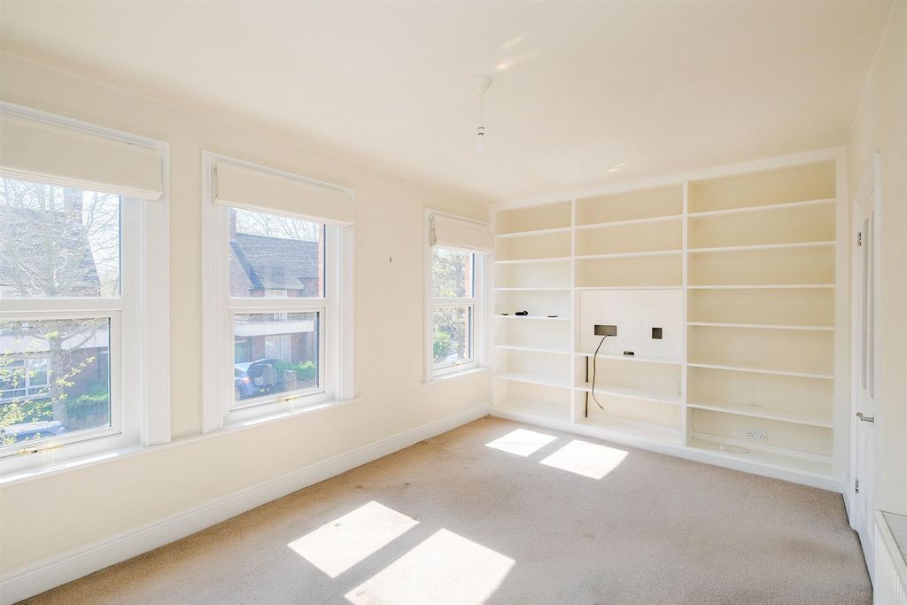 Property photo 3 of 24 149 Brettenham Road-12_Resized.Jpg
