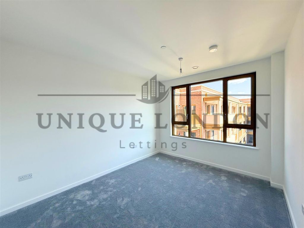 Property photo 3 of 12 178.Png