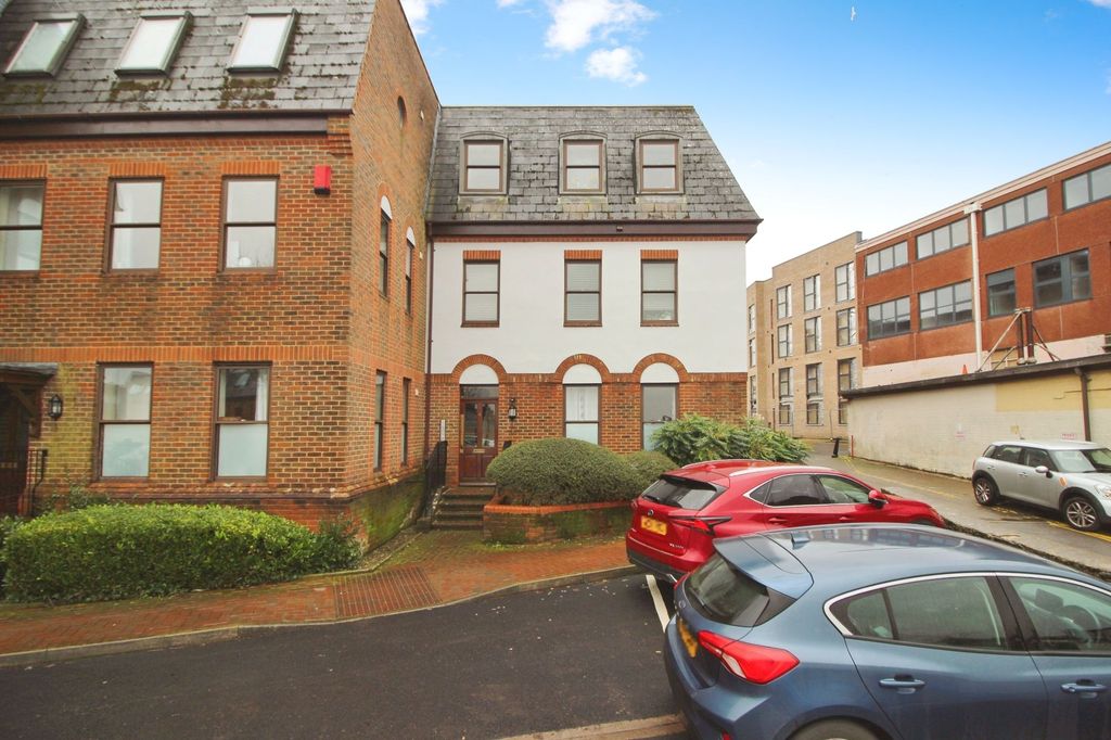 Property photo 1 of 8